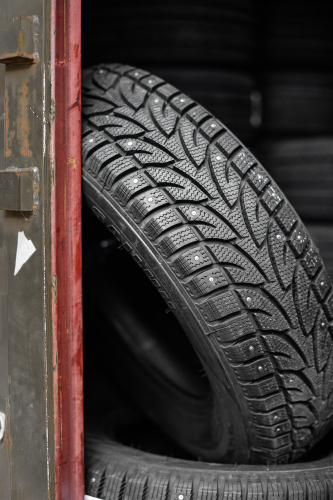 фото протектора и шины Ice Blazer WST1 Шина Sailun Ice Blazer WST1 215/65 R15 96T